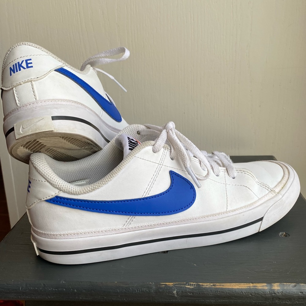 Nike Big Boys Low Blazer size 6Y White/Blue